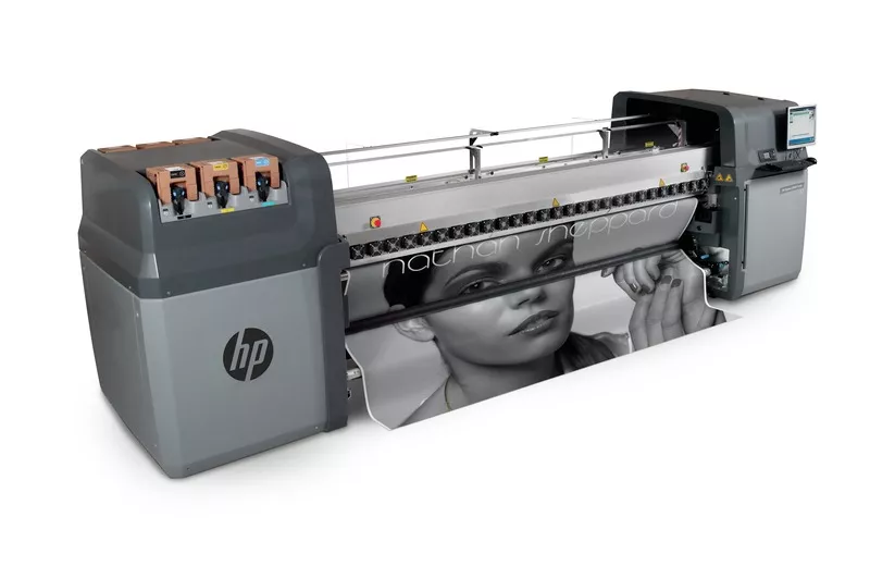 HP Latex 850 full width printing black and white image left hand side 